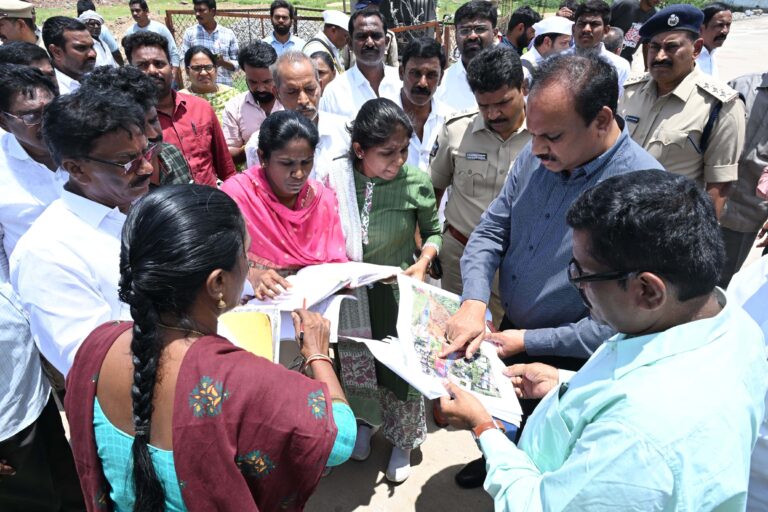 bhaskarpedia_The collector and the SP who inspected the temple